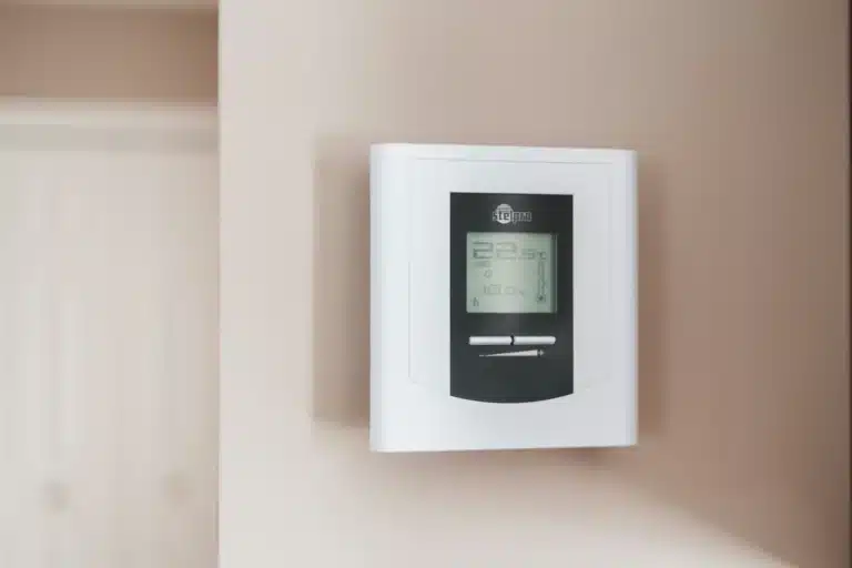 dynamic-heating-cooling-modern-thermostat-vancouver.webp